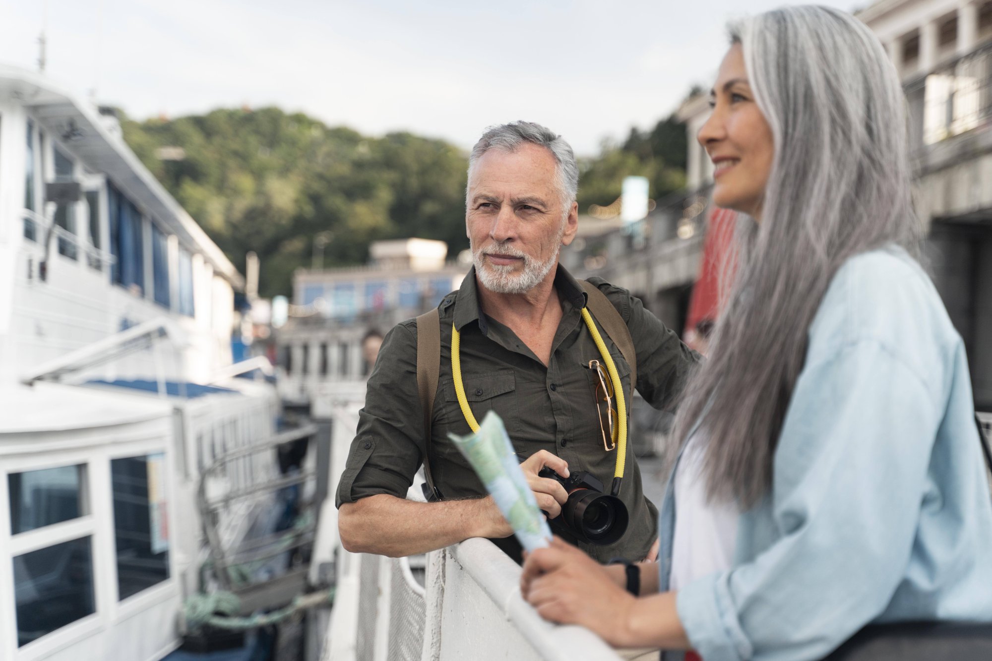 medium-shot-smiley-couple-outdoors